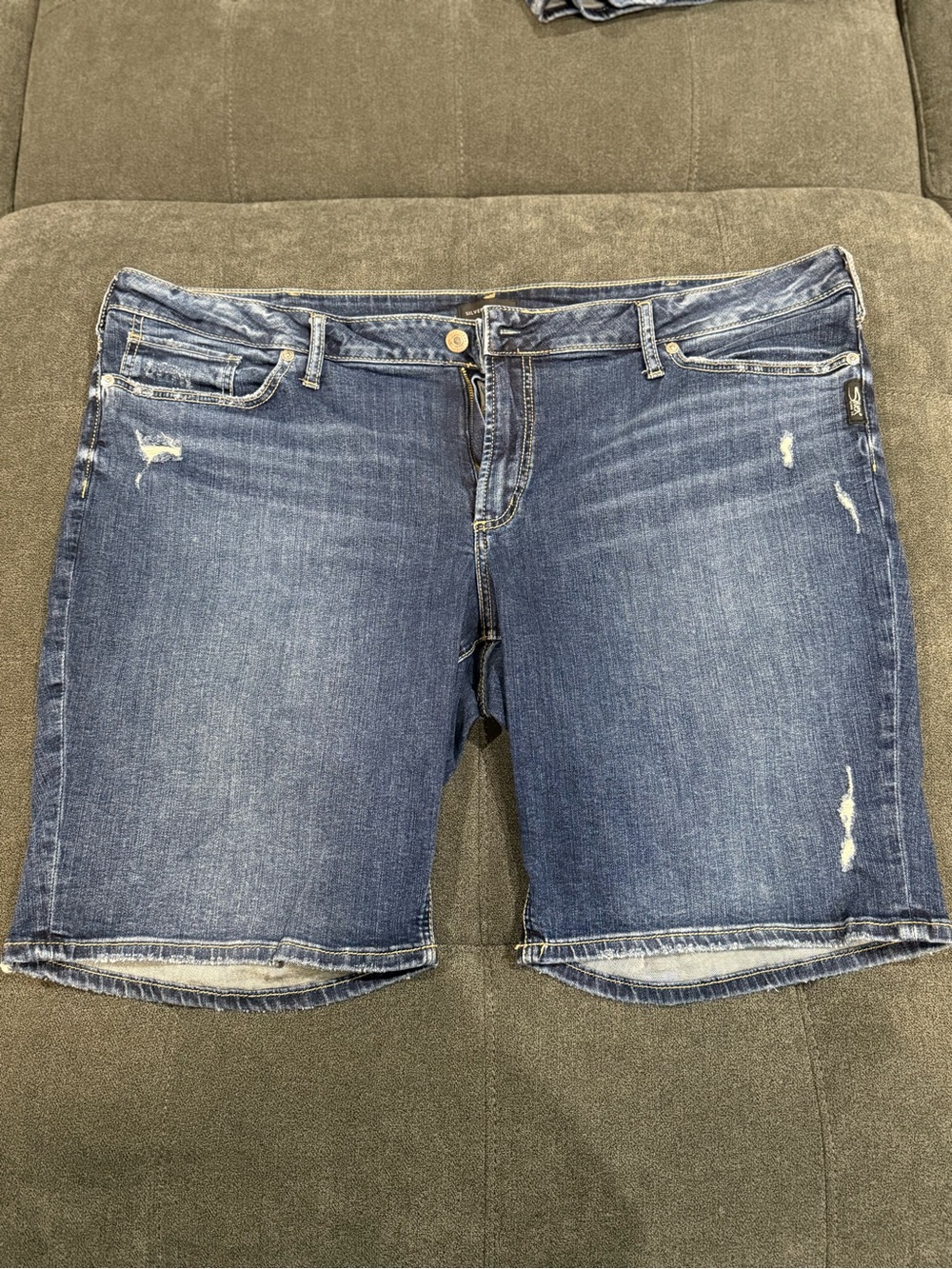 Silver Jeans Co. | Plus Size Suki Mid Rise Bermuda Short, 24W x 10"